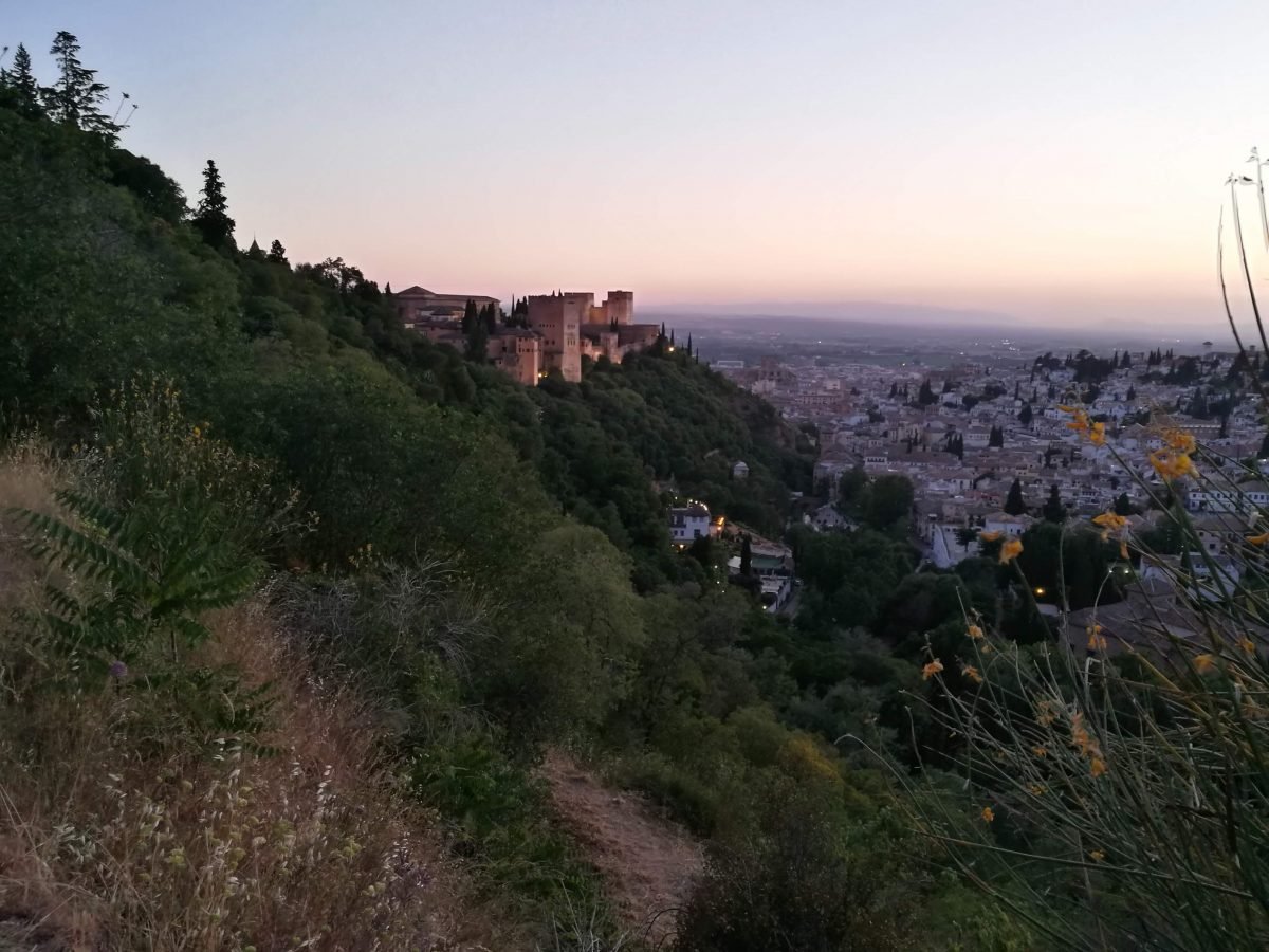 A Que Hora Atardece En Granada