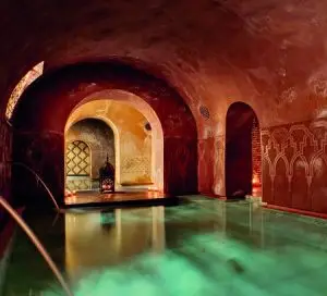 Sumergete en el Hammam, el baño árabe símbolo de placer y relax Plunge you into the Hammam, the Arab bath sign of pleasure and relax