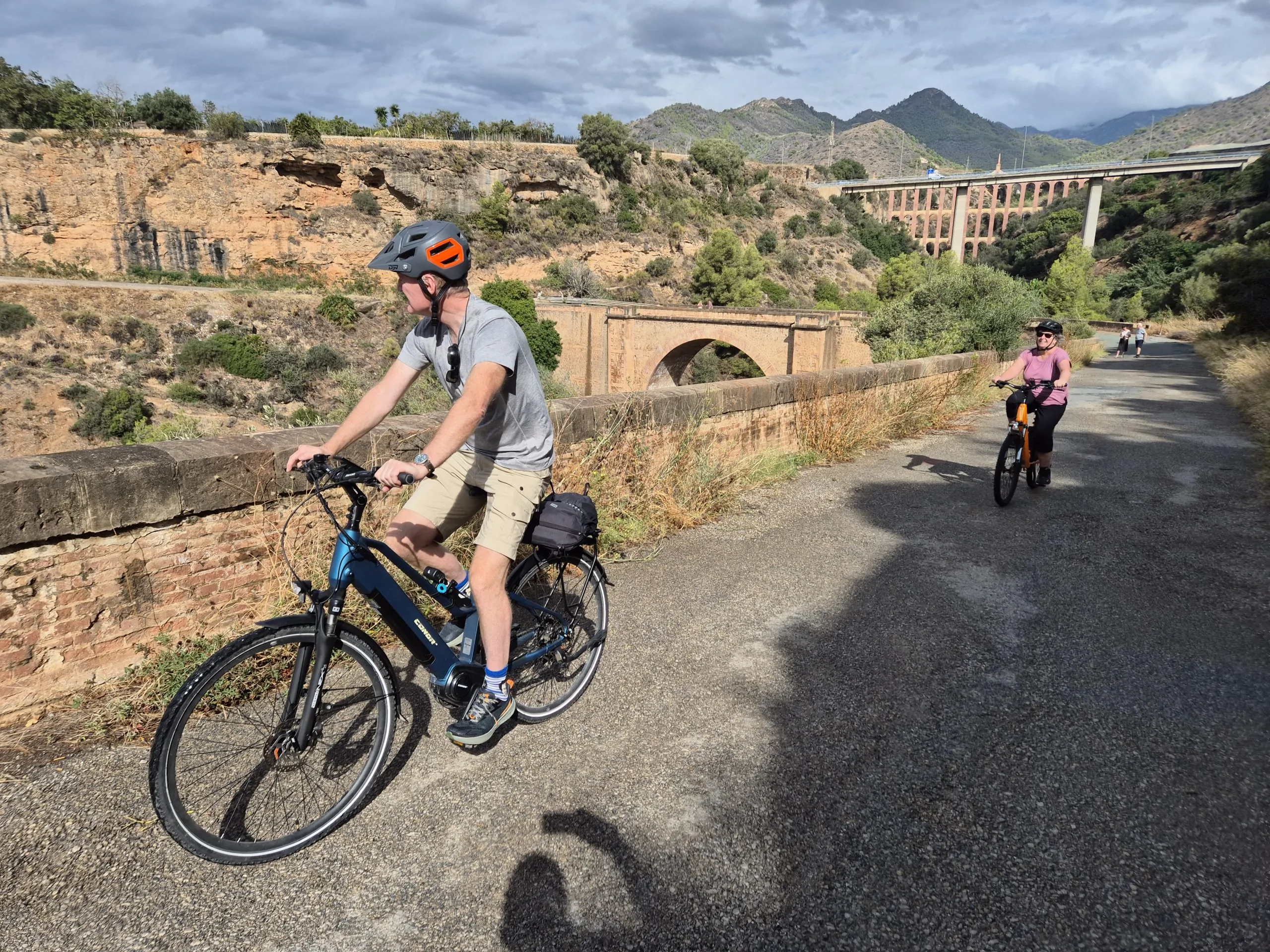 Self-guided cycling holidays in Andalusia: luggage and support checklist for agencies